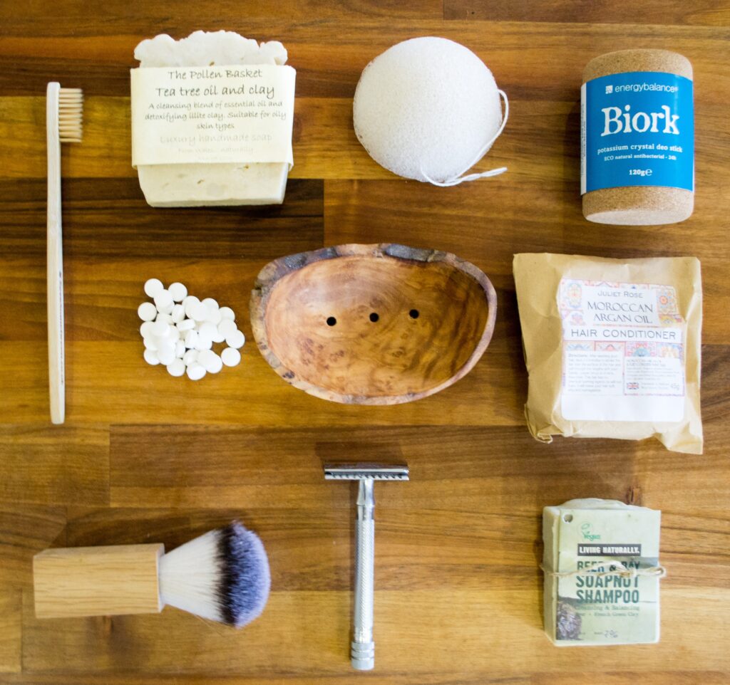 Zero Waste Shopping: A Complete Guide to Plastic-Free Living 🌿 6 Bathroom Essentials