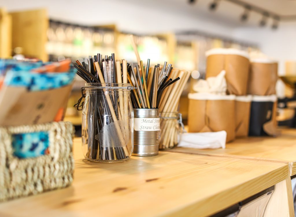Zero Waste Shopping: A Complete Guide to Plastic-Free Living 🌿 2 Clara Holden 13